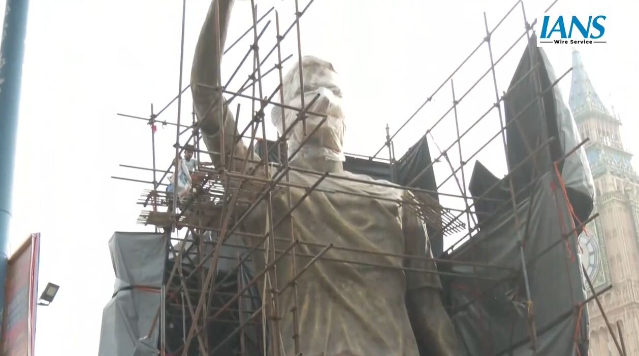 مجسمه ۲۱ متری لیونل مسی | عکس