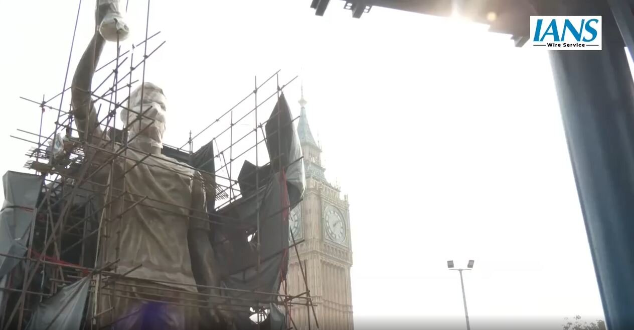 مجسمه ۲۱ متری لیونل مسی | عکس