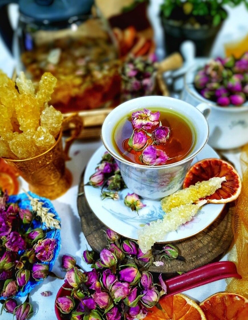 تازهعروسها بخوانند: شیکترین مدل دیزاین سفره یلدا + منوی کامل شام برای درخشیدن در اولین یلدای مشترک