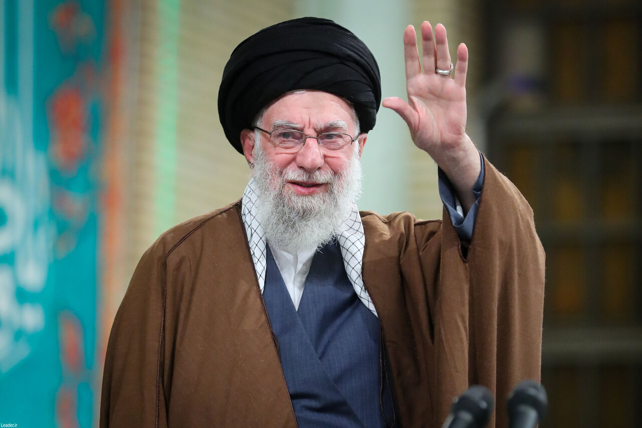 پاسخ رهبر انقلاب به کسانی که احتمال تکرار درگیری نظامی را مطرح میکنند | کمبودهای زیادی داریم اما کشور در حال پیشرفت است