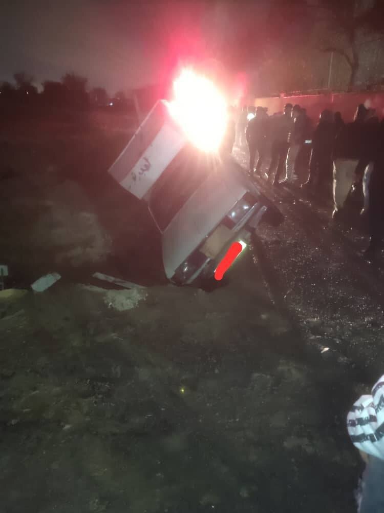 گرفتار شدن خودروها در فرونشست زمین در شهرک ولیعصر + تصاویر