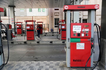 با کارت بانکی بنزین بزنید | آیین‌نامه انتقال سهمیه بنزین به کارت بانکی ابلاغ شد