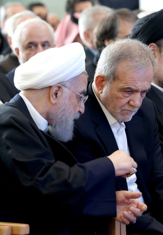 تعبیر رسانه سپاه از تعامل اصلاحطلبان با روحانی و پزشکیان: مثل ساندیس با آنها برخورد کردند؛ شرکتهای دولتی را گرفتند و غیبشان زد!