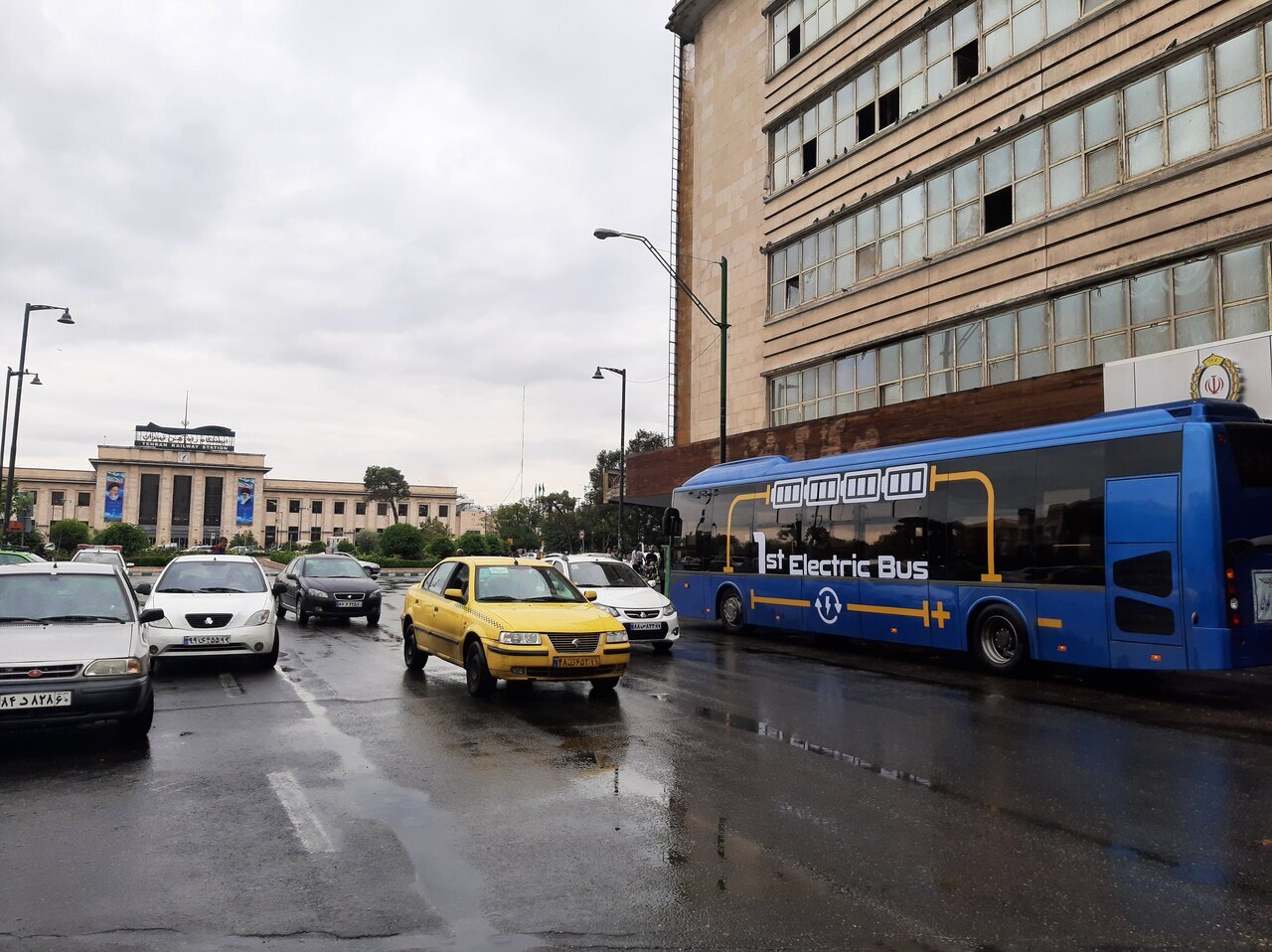 جمهوری تا بهارستان با اتوبوسهای ایرانی اتوبوس برقی زیما