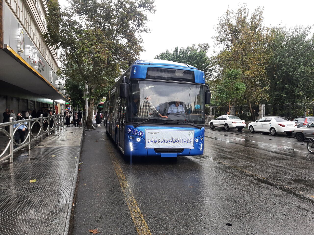 زیماهای تهران از راه می‌رسند / جمهوری تا بهارستان با اتوبوس‌های تولید داخل
