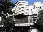 زبانه کشیدن شعله های آتش از پنجره های سینمای متروکه لاله‌زار | ویدئو