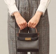 کیف محبوبی که میلیون‌ها بازدید گرفت + عکس | نماد شیک‌پوشی نسل جدید را ببینید | بازگشت یک کیف کلاسیک به صدر ترندهای جهانی