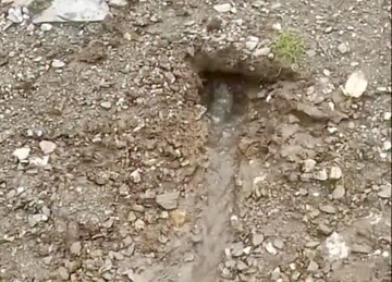 تصاویر خروج ناگهانی آب از دل زمین در این شهر ایران پس از بارندگی‌ها