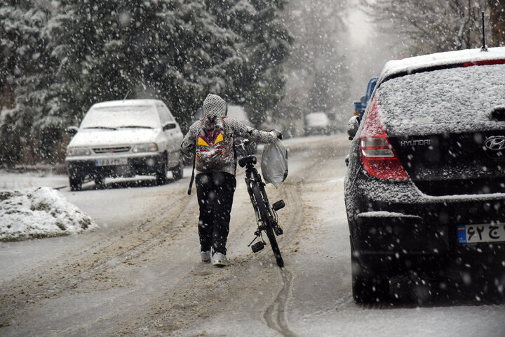 کار این معابر تهران به برف‌روبی رسید + ویدئو
