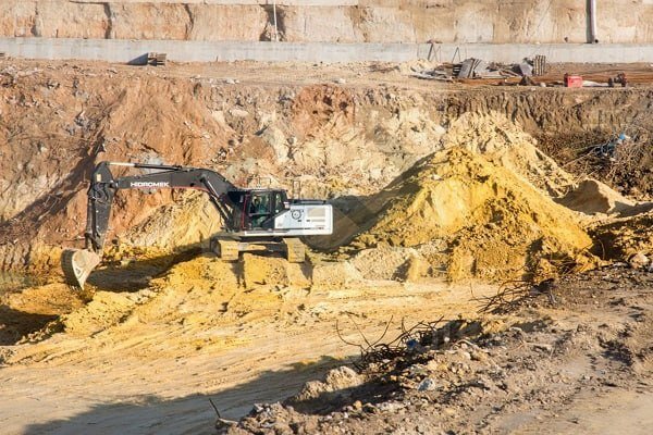 خاک صحرای کربلا نمایان شد؟  | راز پیدا شدن شن های زرد رنگ در حرم امام حسین(ع) + فیلم و عکس