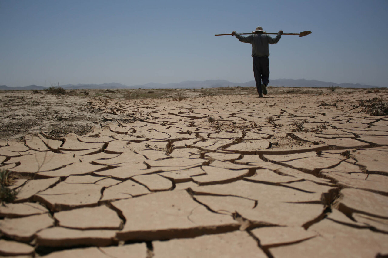 هامون در کشاکش زخمی کهنه باقیمانده از دخالت انگلیسی ها | آیا افغانستانی ها عمدا نمی خواهند حقابه ایران را بدهند؟