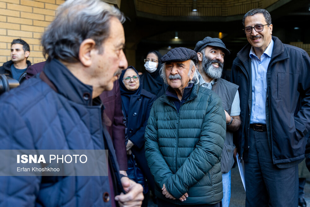 جدیدترین تصاویر از شفیعی کدکنی در مراسم تشییع پیکر کامران فانی