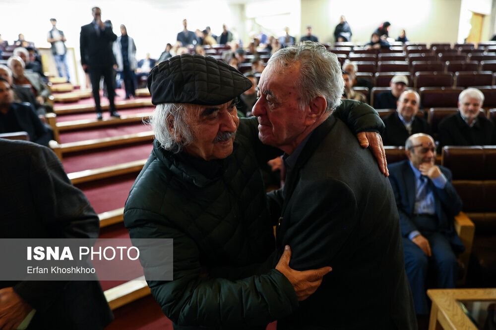 جدیدترین تصاویر از شفیعی کدکنی در مراسم تشییع پیکر کامران فانی