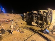 فاجعه در اصفهان ؛ واژگونی اتوبوس مسافری با ۲۲ قربانی و مصدوم + تصاویر