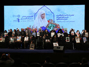 ابوسه شهردار تهران بر عکس شهید + ویدئو