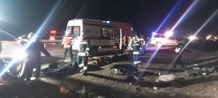 فاجعه در اصفهان ؛ واژگونی اتوبوس مسافری با ۲۲ قربانی و مصدوم + تصاویر