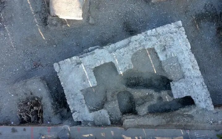 اسکلت اعدامشدگان پس از ۴۰۰ سال از زیر خاک بیرون آمد | عکس