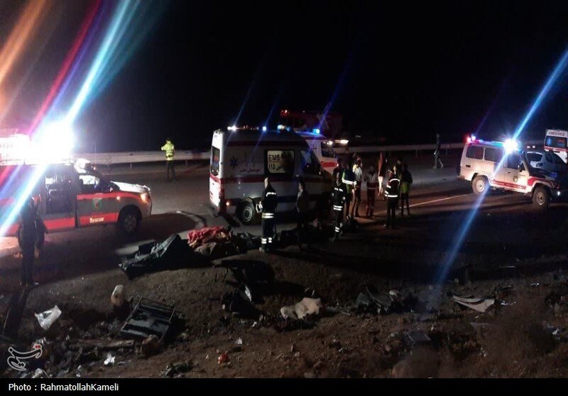 تصاویری تلخ از حادثه مرگبار اتوبوس مسافری در اصفهان