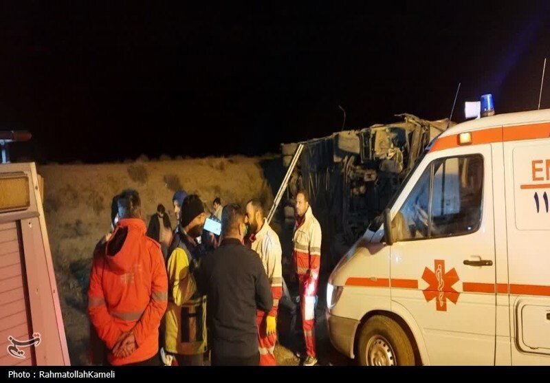 تصاویری تلخ از حادثه مرگبار اتوبوس مسافری در اصفهان