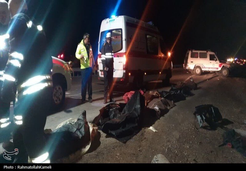 تصاویری تلخ از حادثه مرگبار اتوبوس مسافری در اصفهان