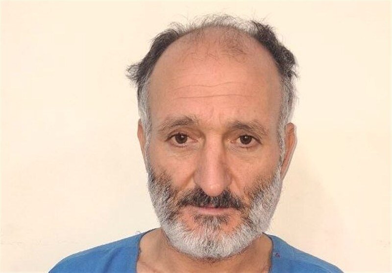 این سارق حرفه‌ای را شناسایی کنید + عکس | سرقت لوازم داخل خودرو با ماشین دنا + ویدئو