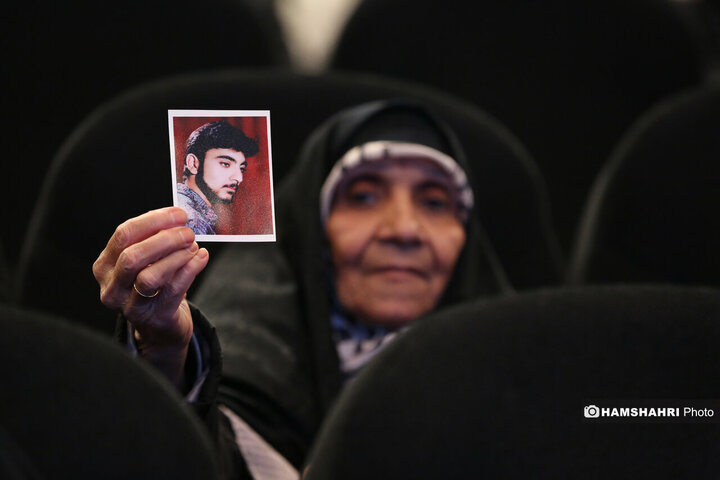 آیین تجلیل مادر بزرگوار شهیدان حسن و محمد باقری با حضور شهردار تهران