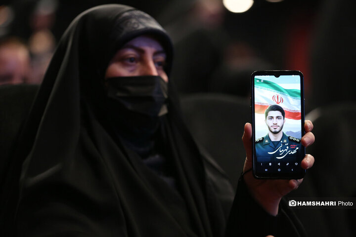 آیین تجلیل مادر بزرگوار شهیدان حسن و محمد باقری با حضور شهردار تهران