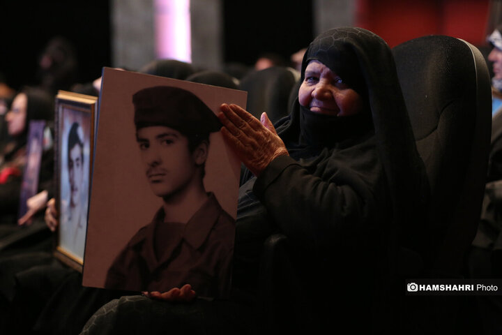 آیین تجلیل مادر بزرگوار شهیدان حسن و محمد باقری با حضور شهردار تهران