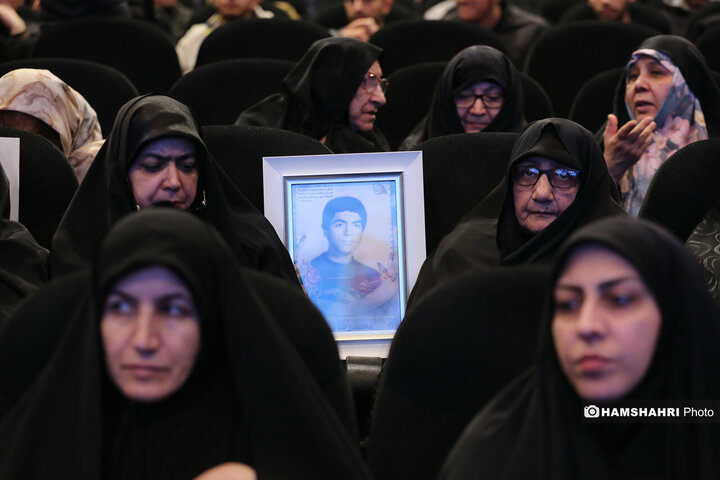 آیین تجلیل مادر بزرگوار شهیدان حسن و محمد باقری با حضور شهردار تهران