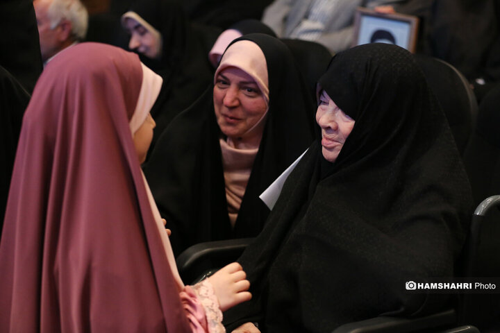 آیین تجلیل مادر بزرگوار شهیدان حسن و محمد باقری با حضور شهردار تهران