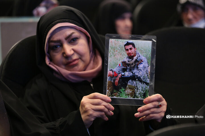 آیین تجلیل مادر بزرگوار شهیدان حسن و محمد باقری با حضور شهردار تهران