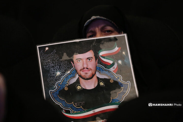 آیین تجلیل مادر بزرگوار شهیدان حسن و محمد باقری با حضور شهردار تهران