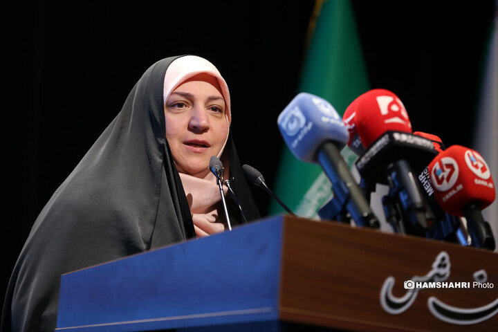 آیین تجلیل مادر بزرگوار شهیدان حسن و محمد باقری با حضور شهردار تهران