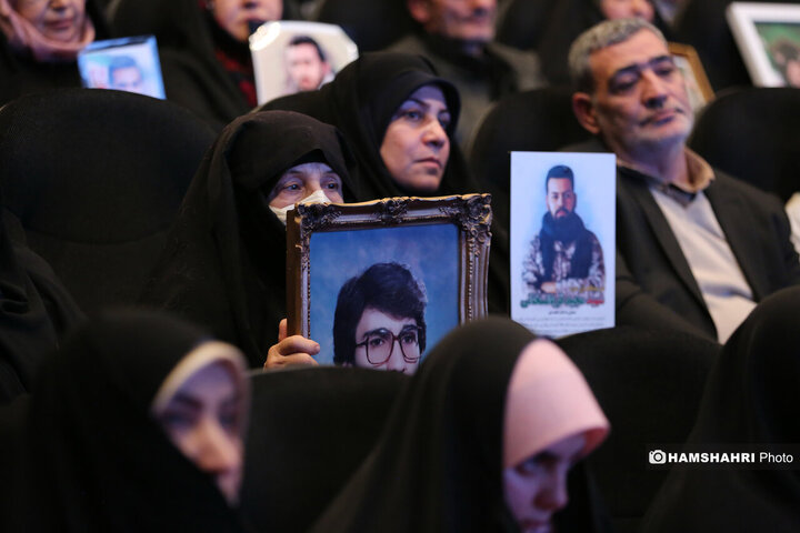 آیین تجلیل مادر بزرگوار شهیدان حسن و محمد باقری با حضور شهردار تهران