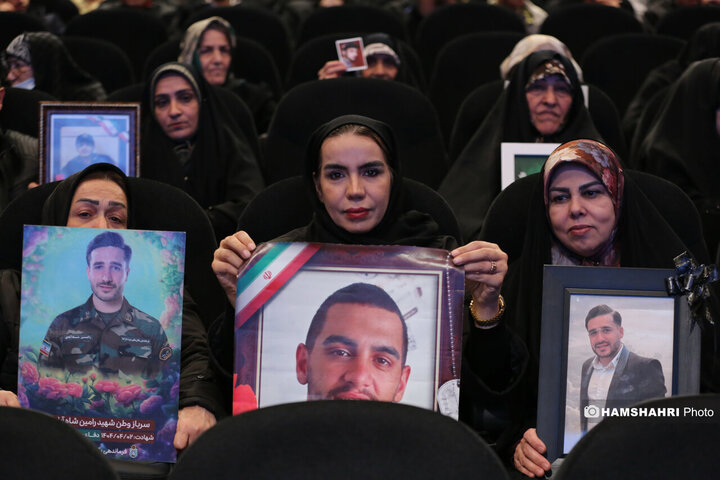 آیین تجلیل مادر بزرگوار شهیدان حسن و محمد باقری با حضور شهردار تهران