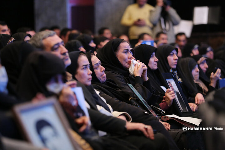 آیین تجلیل مادر بزرگوار شهیدان حسن و محمد باقری با حضور شهردار تهران