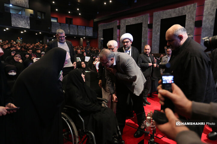 آیین تجلیل مادر بزرگوار شهیدان حسن و محمد باقری با حضور شهردار تهران