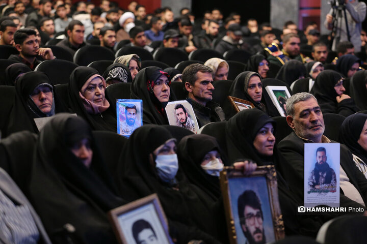 آیین تجلیل مادر بزرگوار شهیدان حسن و محمد باقری با حضور شهردار تهران