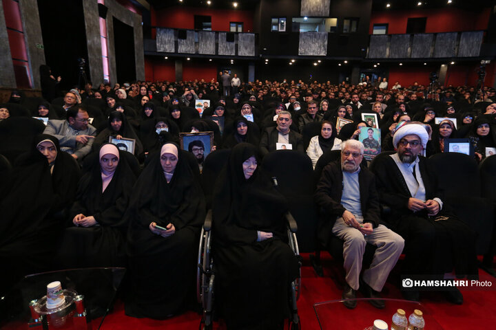 آیین تجلیل مادر بزرگوار شهیدان حسن و محمد باقری با حضور شهردار تهران