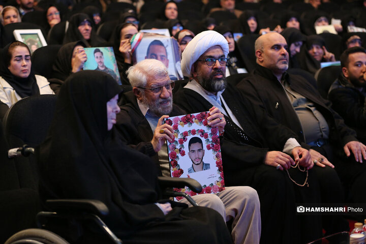 آیین تجلیل مادر بزرگوار شهیدان حسن و محمد باقری با حضور شهردار تهران