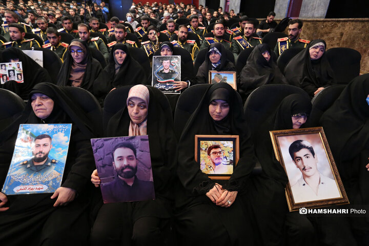 آیین تجلیل مادر بزرگوار شهیدان حسن و محمد باقری با حضور شهردار تهران