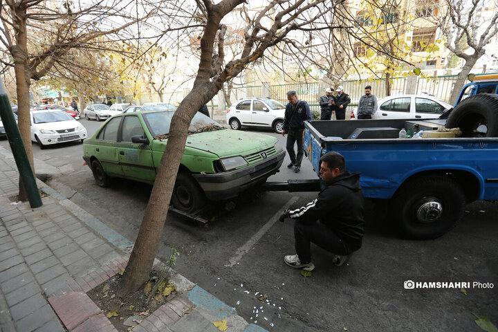 طرح جمع‌آوری خودروهای رها شده در معابر شهری تهران آغاز شد