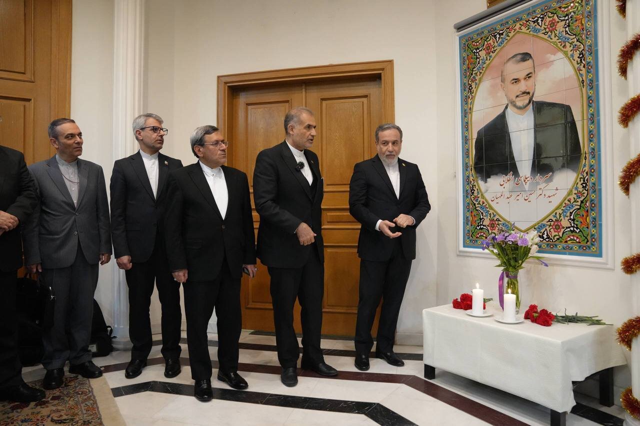 رونمایی از نماد یادبود دیپلمات شهید در سفارت ایران در روسیه&nbsp;+ تصاویر