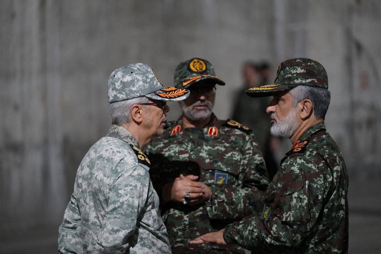 انتشار برای نخستین بار؛ تصویری از ۳سردار شهید در شهر موشکی