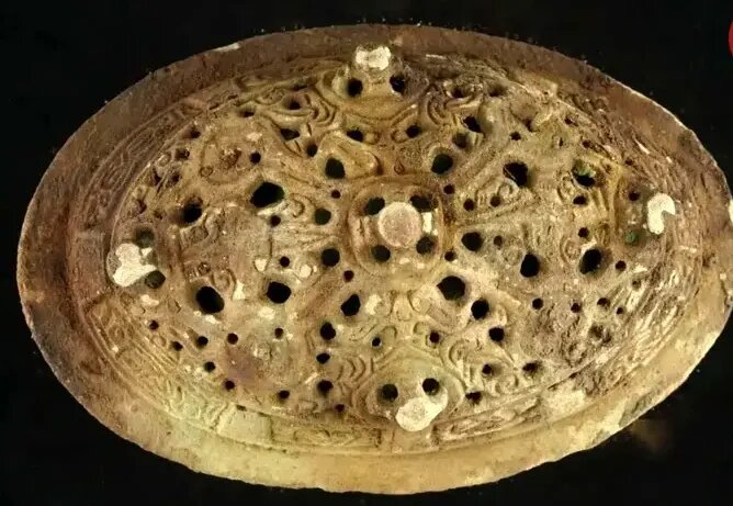 این زن و سگش در قایق دفن شده بودند + عکس | مقبرۀ ۱۱۰۰ سالۀ شگفت‌انگیز را ببینید