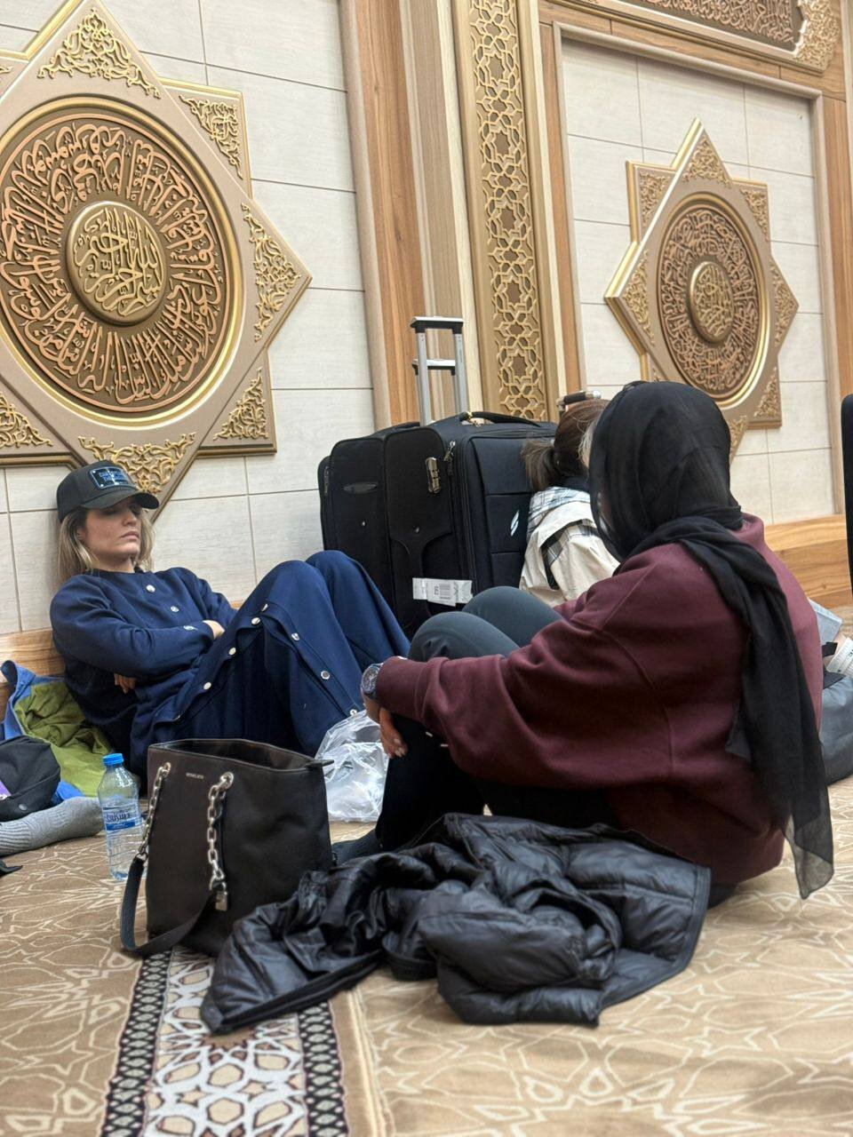 وضعیت عجیب دختران بسکتبالیست استقلال در فرودگاه | تصاویر