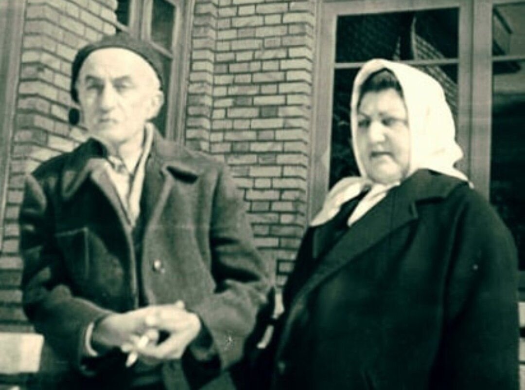 نیما یوشیج در کنار همسر و پسرش | تصاویر