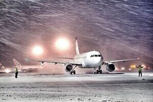 فرود زیبا و بی نقص هواپیمای مسافربری در برف شدید مشهد؛ مهارت خلبان هنگام لندینگ در شرایط خاص را ببینید