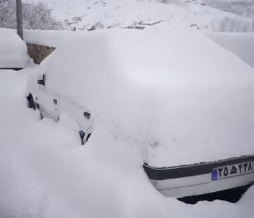 خودروها در یک نقطه کشور زیر برف ناپدید شدند