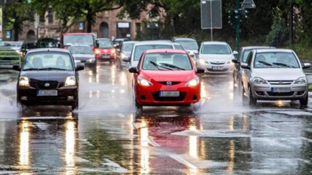 در برف و باران چطور رانندگی کنیم؟ ؛ نکات کاربردی که ایمنی شما را تضمین می کند